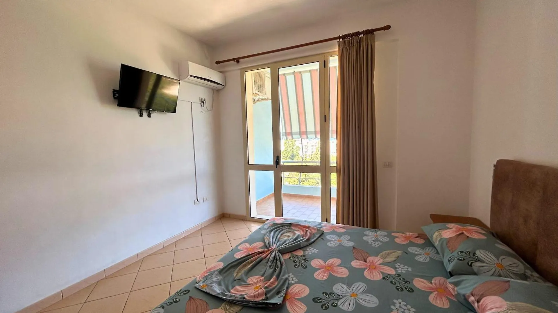 Onis Sea View Apartments Orikum Albanië