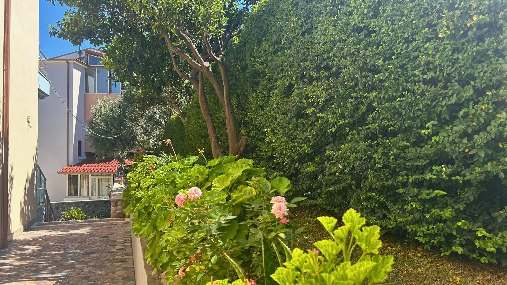 Onis Sea View Apartments Orikum 0*,